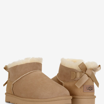 UGG Ultra Mini Bailey Bow - Sand